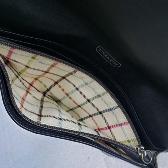 COACH 💚 Clutch/Wallet - Picture 5 of 5